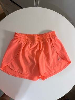 ASICS Women's Fiery Coral 3.5 Inch Road Running Shorts Size Medium